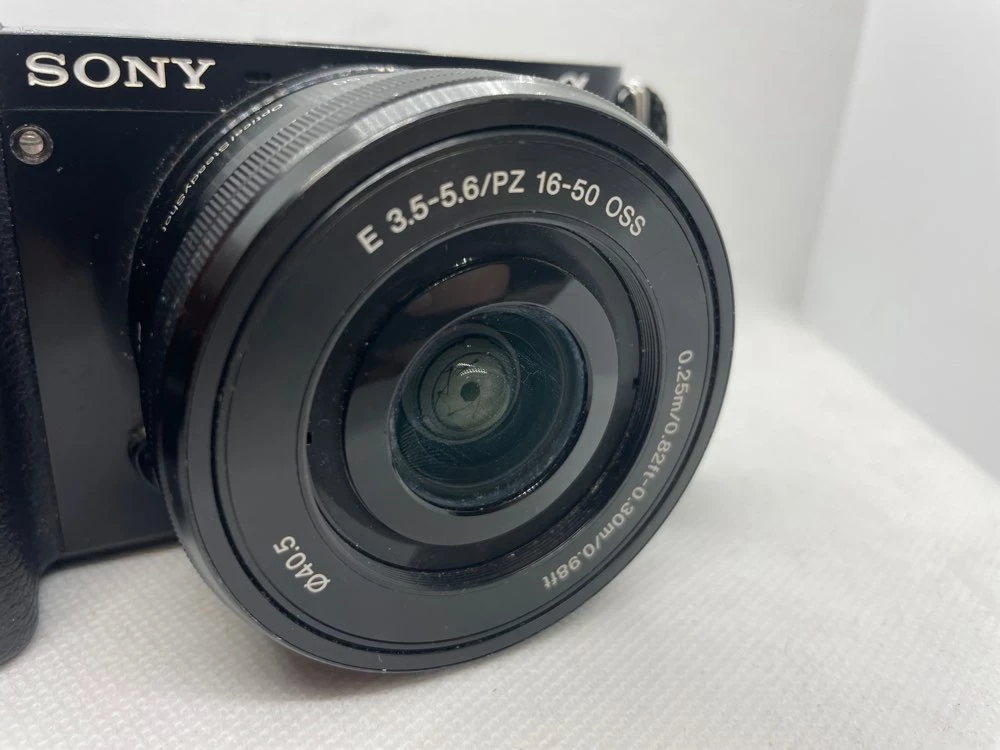 aparat-sony-alpha-6000-obiektyw-stabilizacja-optyczna-obiektywu