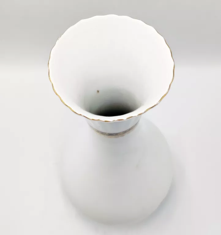 PIĘKNY BIAŁY WAZON ZE ZDOBIENIEM CHODZIEŻ 27CM