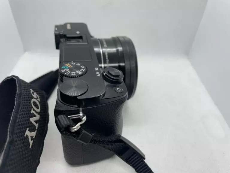 aparat-sony-alpha-6000-obiektyw-rozmiar-matrycy-aps-c