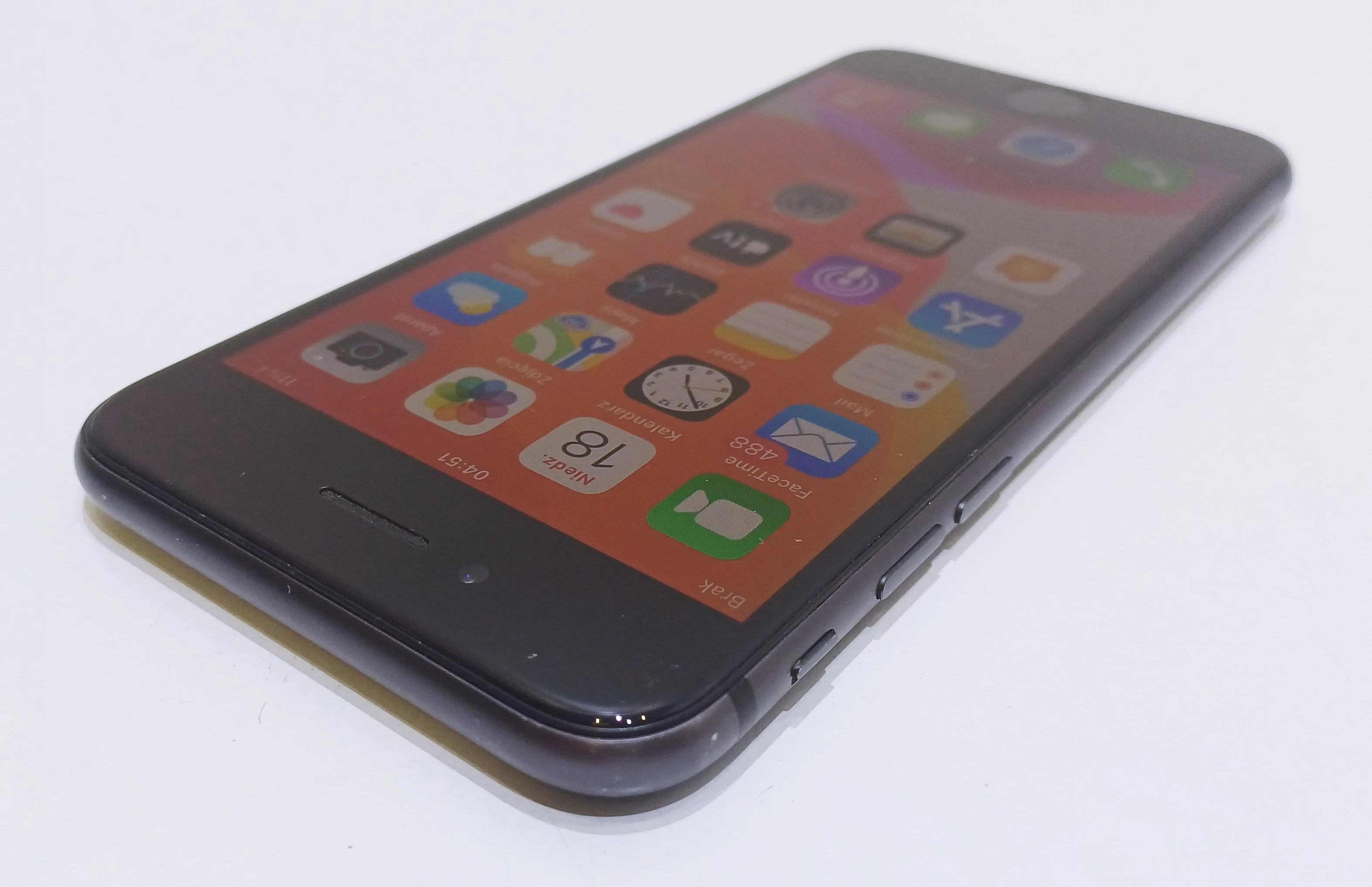 telefon-iphone-8-64gb-bat81-czarny-przekatna-ekranu-470