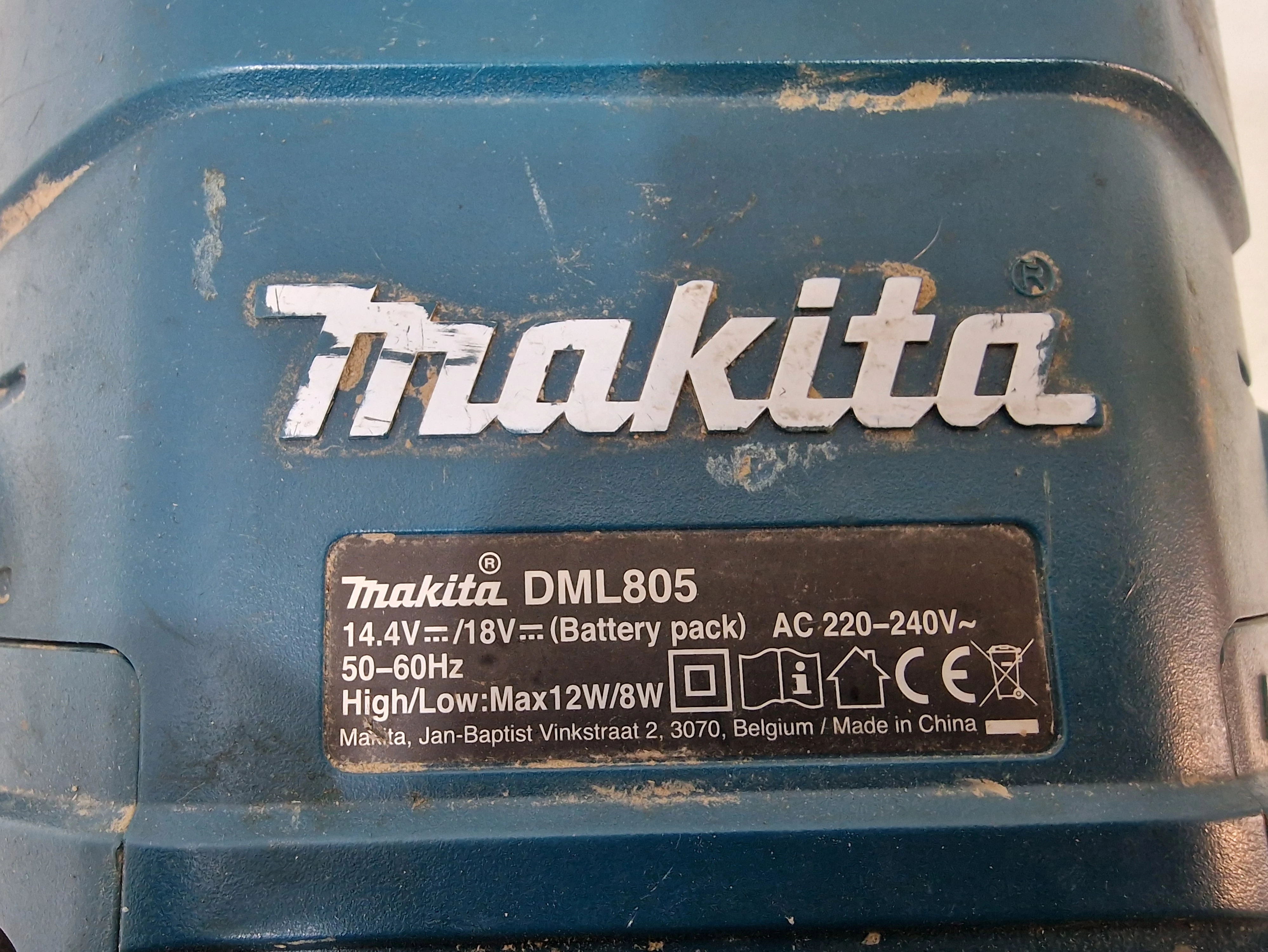 lampa-budowlana-halogen-makita-dml805-144v18v-12w8w-temperatura-barwowa-5000