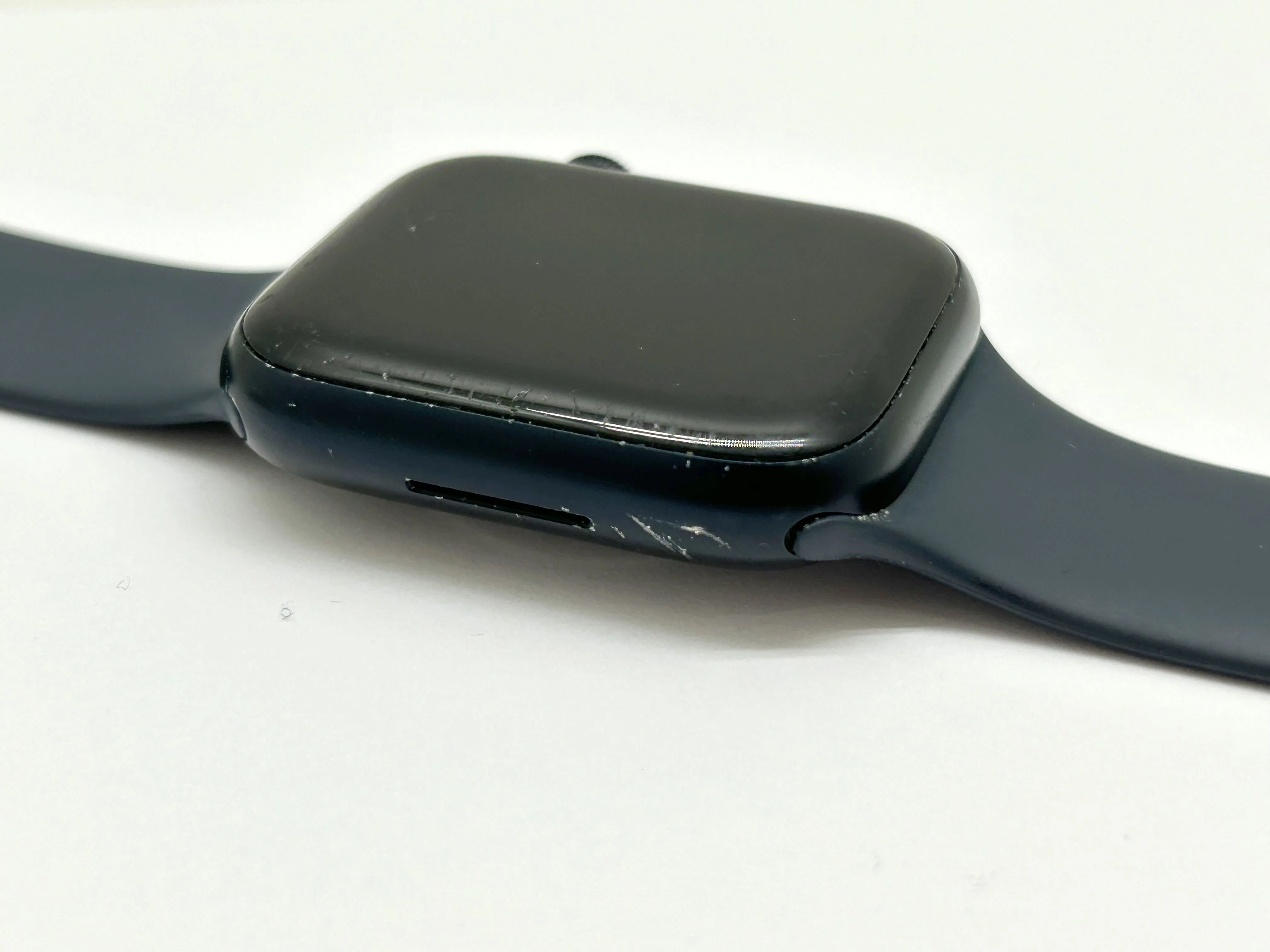 smartwatch-apple-watch-series-7-gps-45mm-czarny-opis-komunikacja-bluetooth