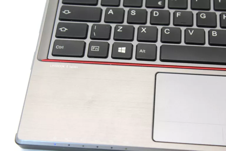LAPTOP FIJITSU LIFEBOOK E-SERIES E734