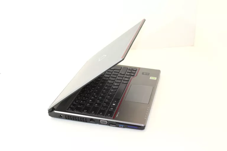 LAPTOP FIJITSU LIFEBOOK E-SERIES E734