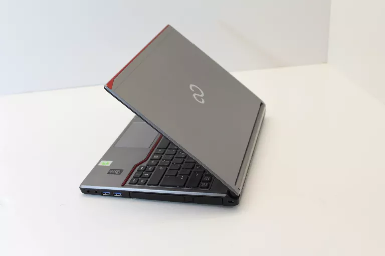 LAPTOP FIJITSU LIFEBOOK E-SERIES E734