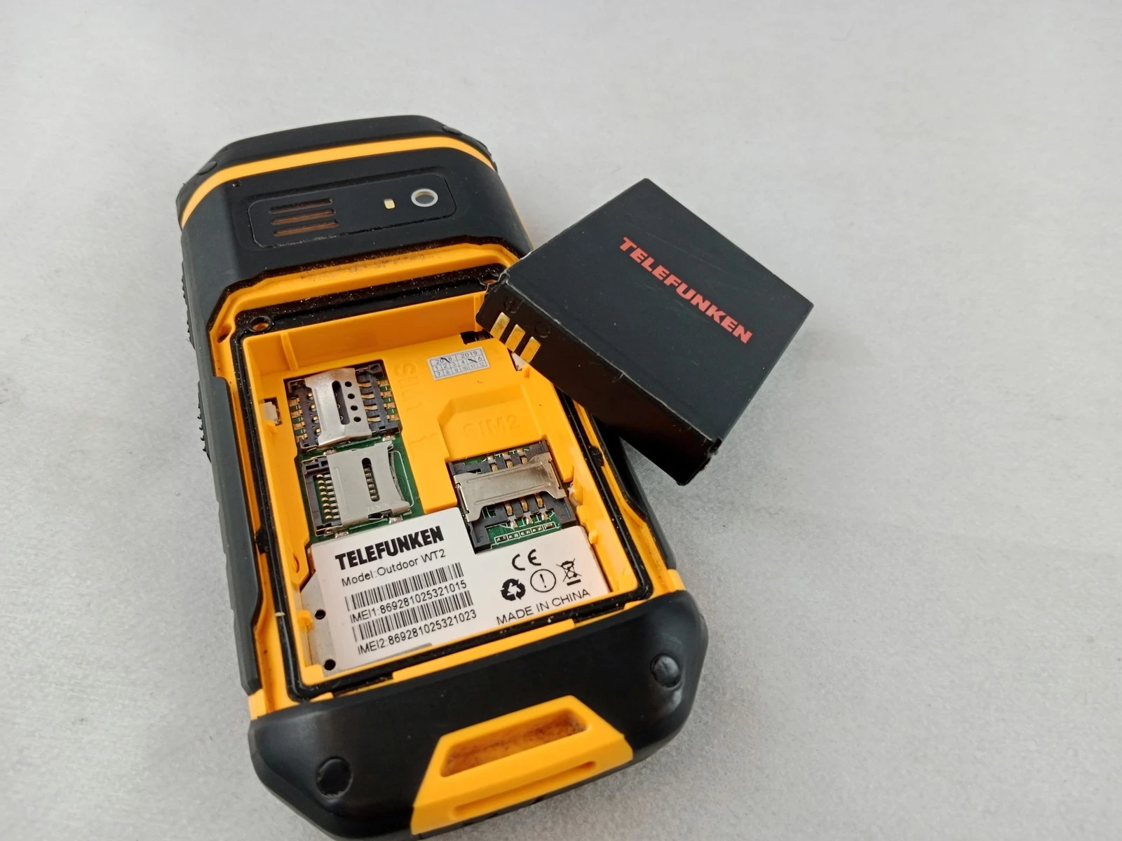 telefon-telefunken-outdoor-wt2-wbudowana-pamiec-128-mb