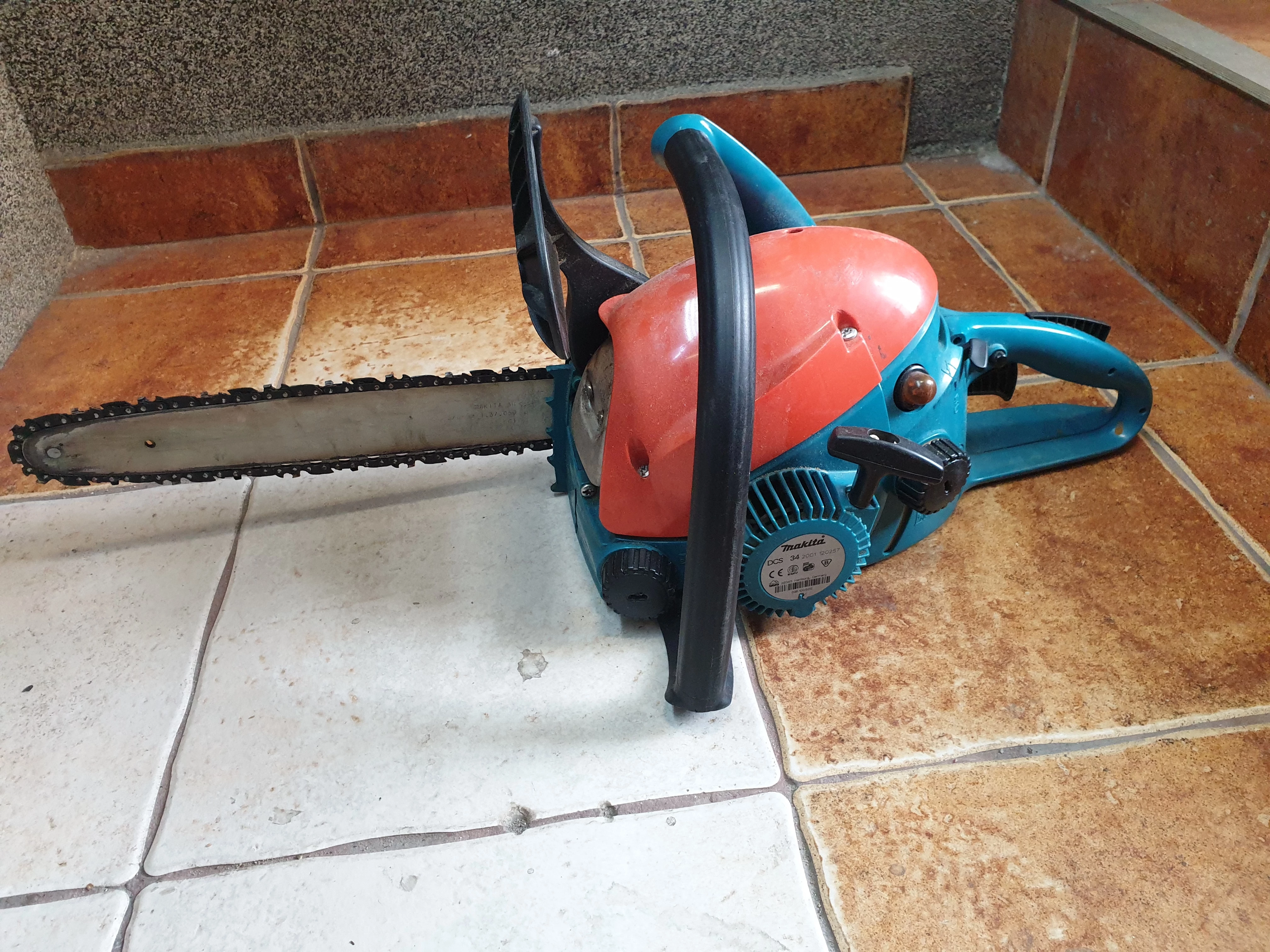 pila-makita-dcs-34-2001-120257-zasilanie-spalinowe