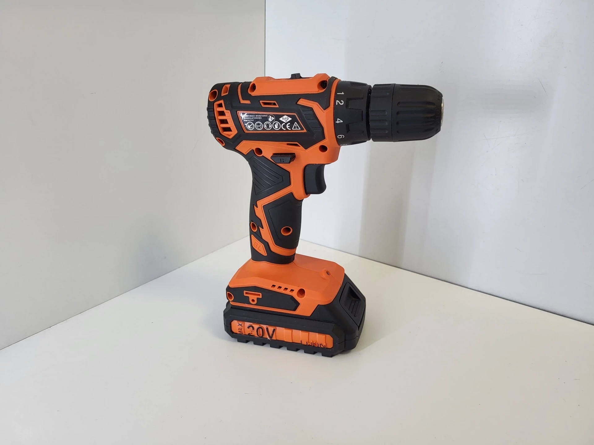 wiertarko-wkretarka-bezszczotkowa-20v-z-akumulatorem-i-ladowarka-ean-gtin-0084705260228