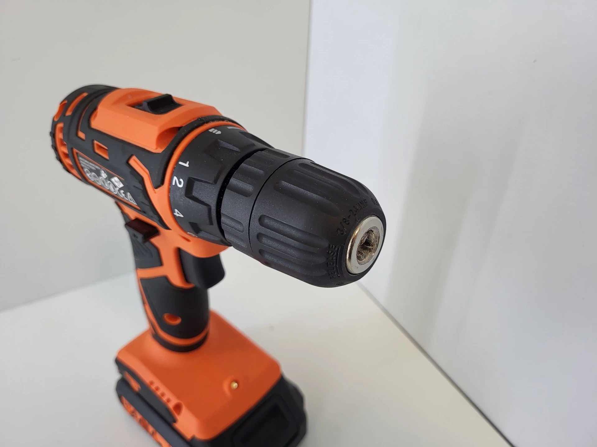 wiertarko-wkretarka-bezszczotkowa-20v-z-akumulatorem-i-ladowarka-kod-producenta-kwcd2161