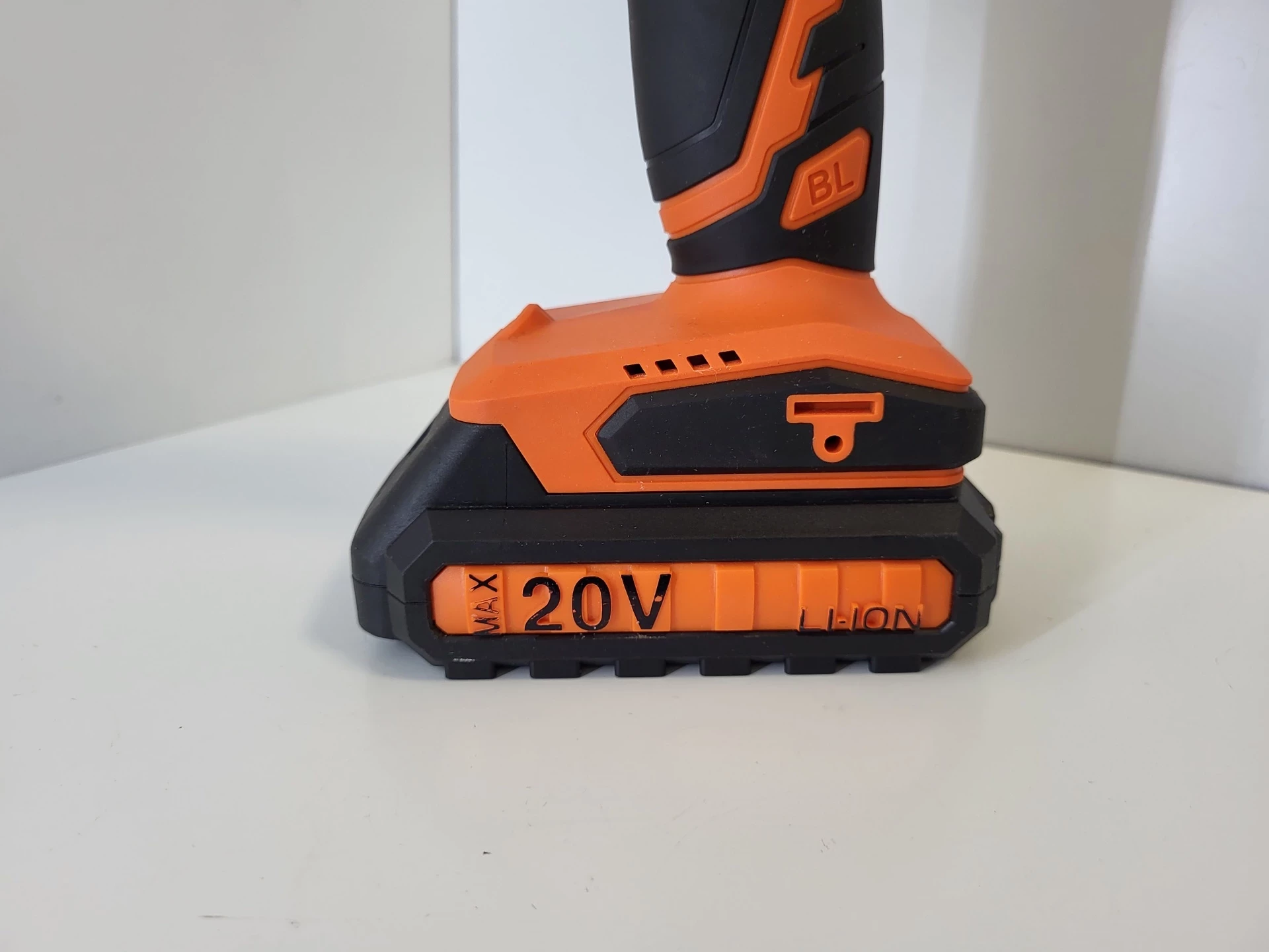 wiertarko-wkretarka-bezszczotkowa-20v-z-akumulatorem-i-ladowarka-napiecie-v-20-v