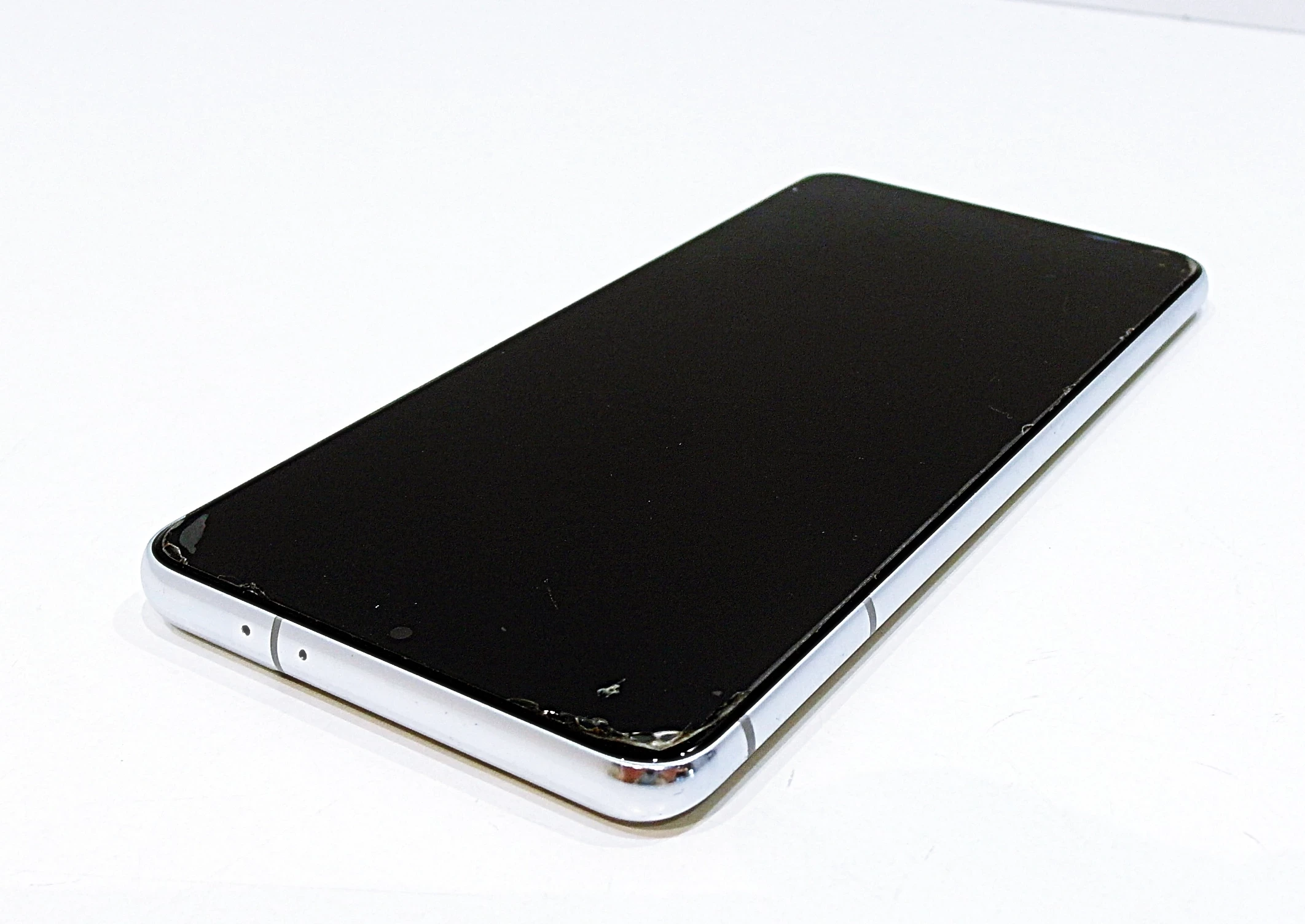 telefon-samsung-s21-plus-przekatna-ekranu-670