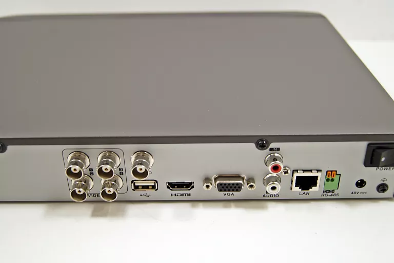 REJESTRATOR HIKVISION DS-7204HQHI-K1/FABRYCZNIE ZAPAKOWANY
