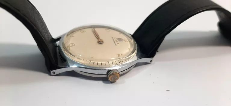 ZEGAREK DOXA SLIM LINE 106.10