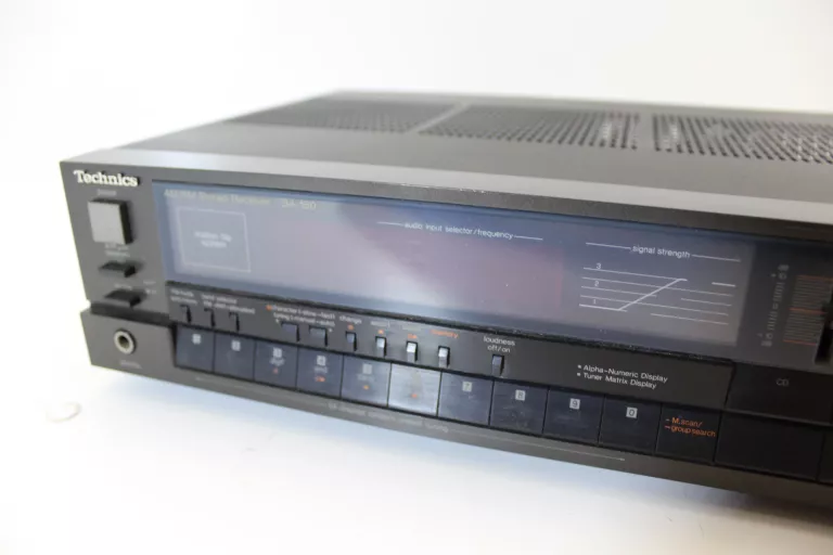 TUNER ZE WZMACZNIACZEM I KOREKTOREM TECHNICS SA-160