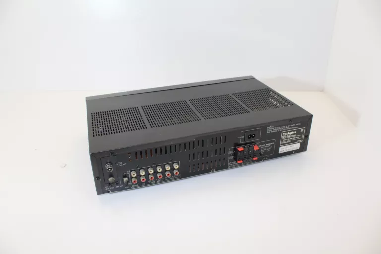 TUNER ZE WZMACZNIACZEM I KOREKTOREM TECHNICS SA-160