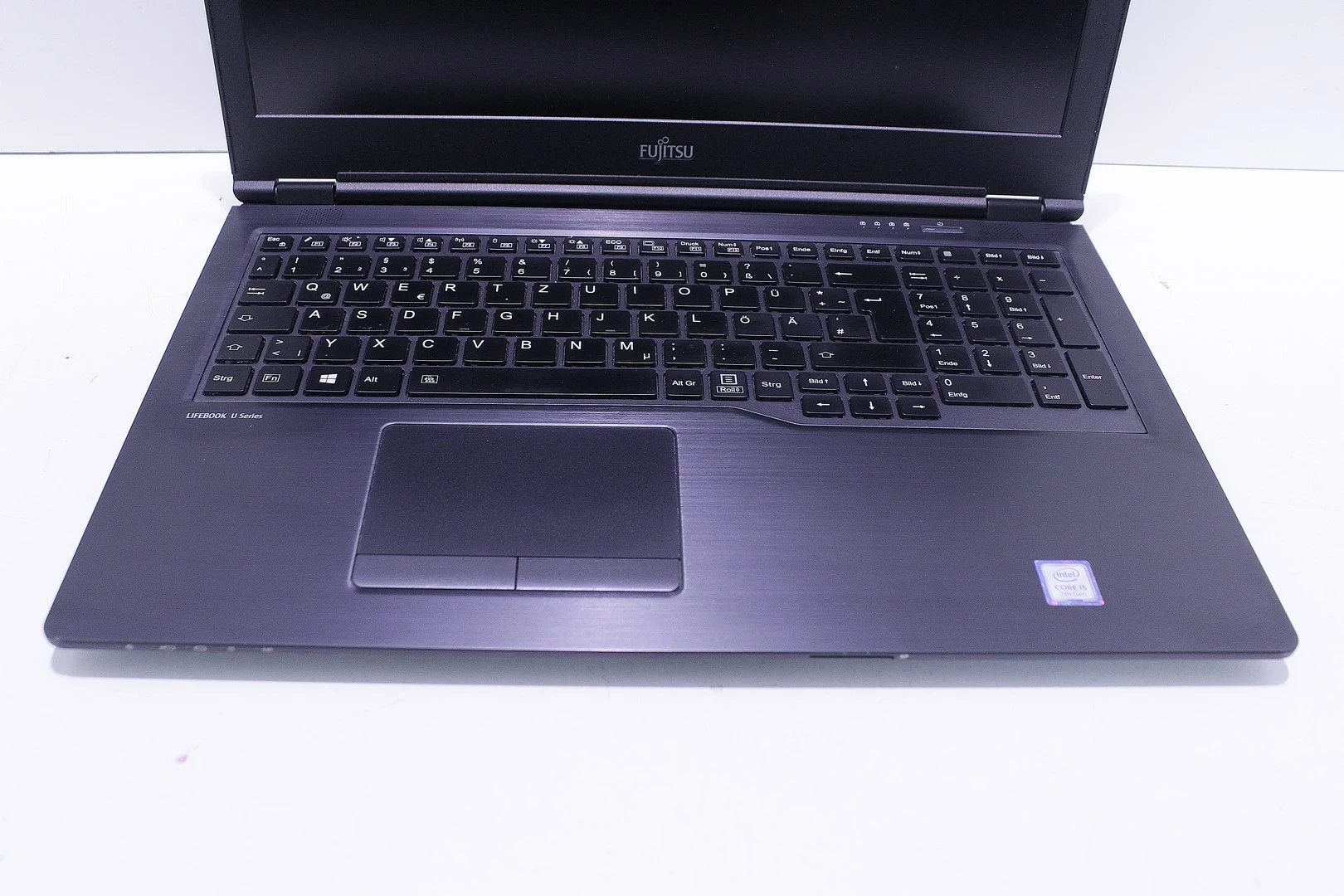 laptop-fujitsu-lifebook-u758-przekatna-ekranu-1560
