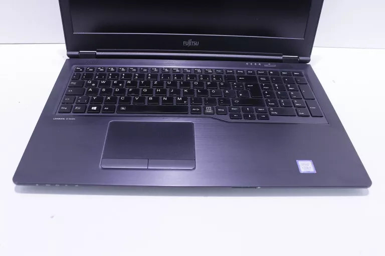 laptop-fujitsu-lifebook-u758-przekatna-ekranu-1560