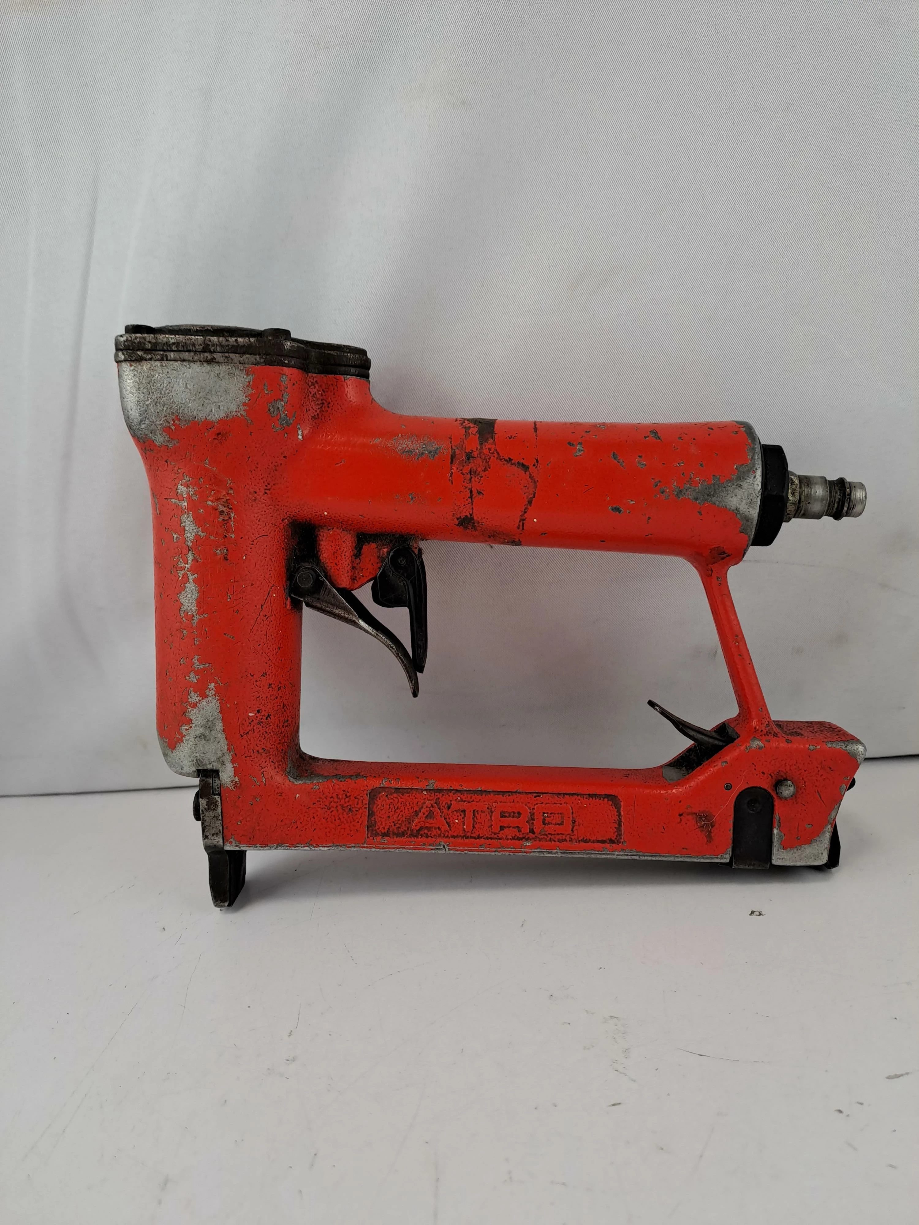 zszywacz-tapicerski-pneumatyczny-zobacz-stan-uzywany