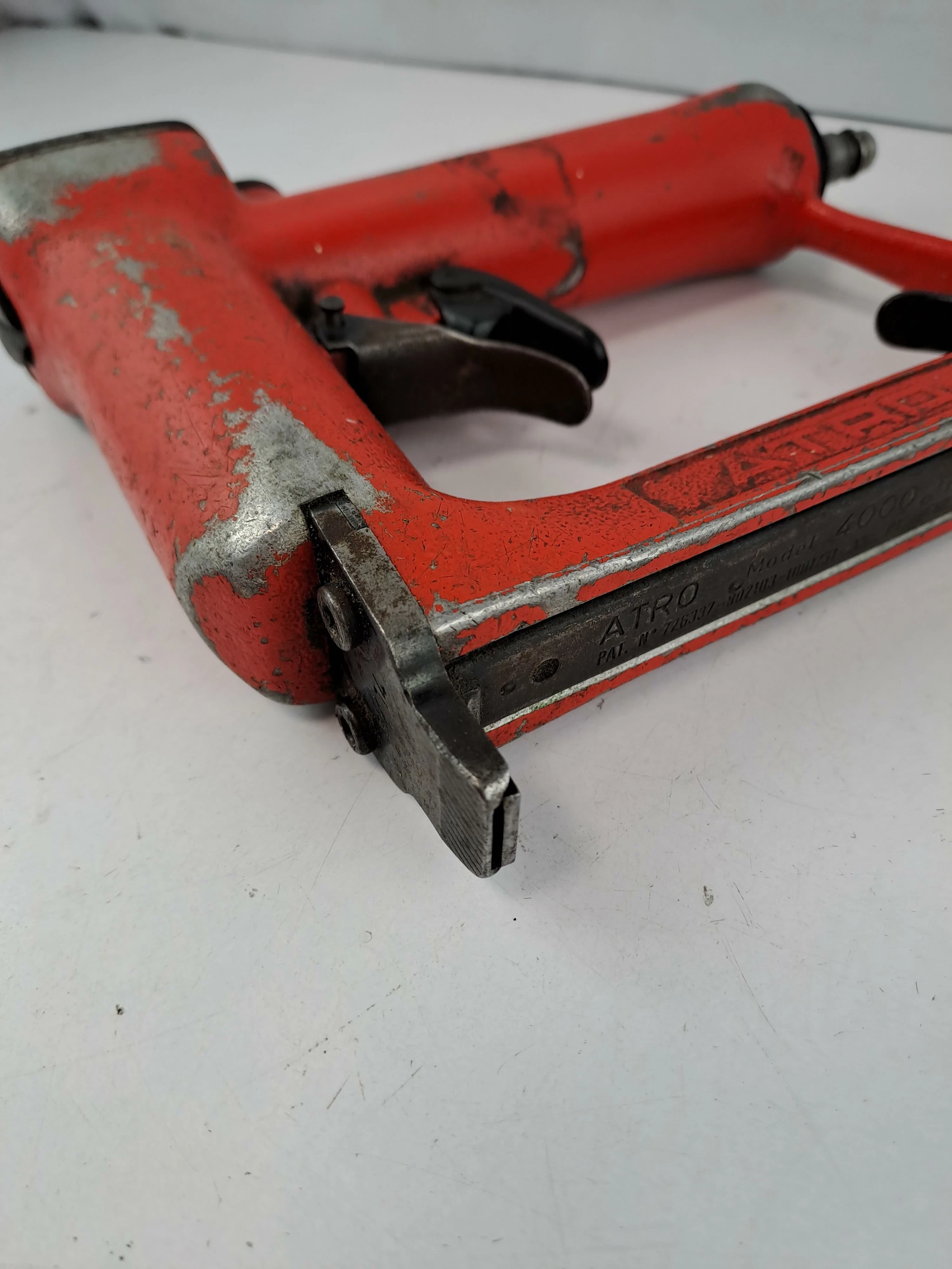 zszywacz-tapicerski-pneumatyczny-zobacz-ean-gtin-4019641051582