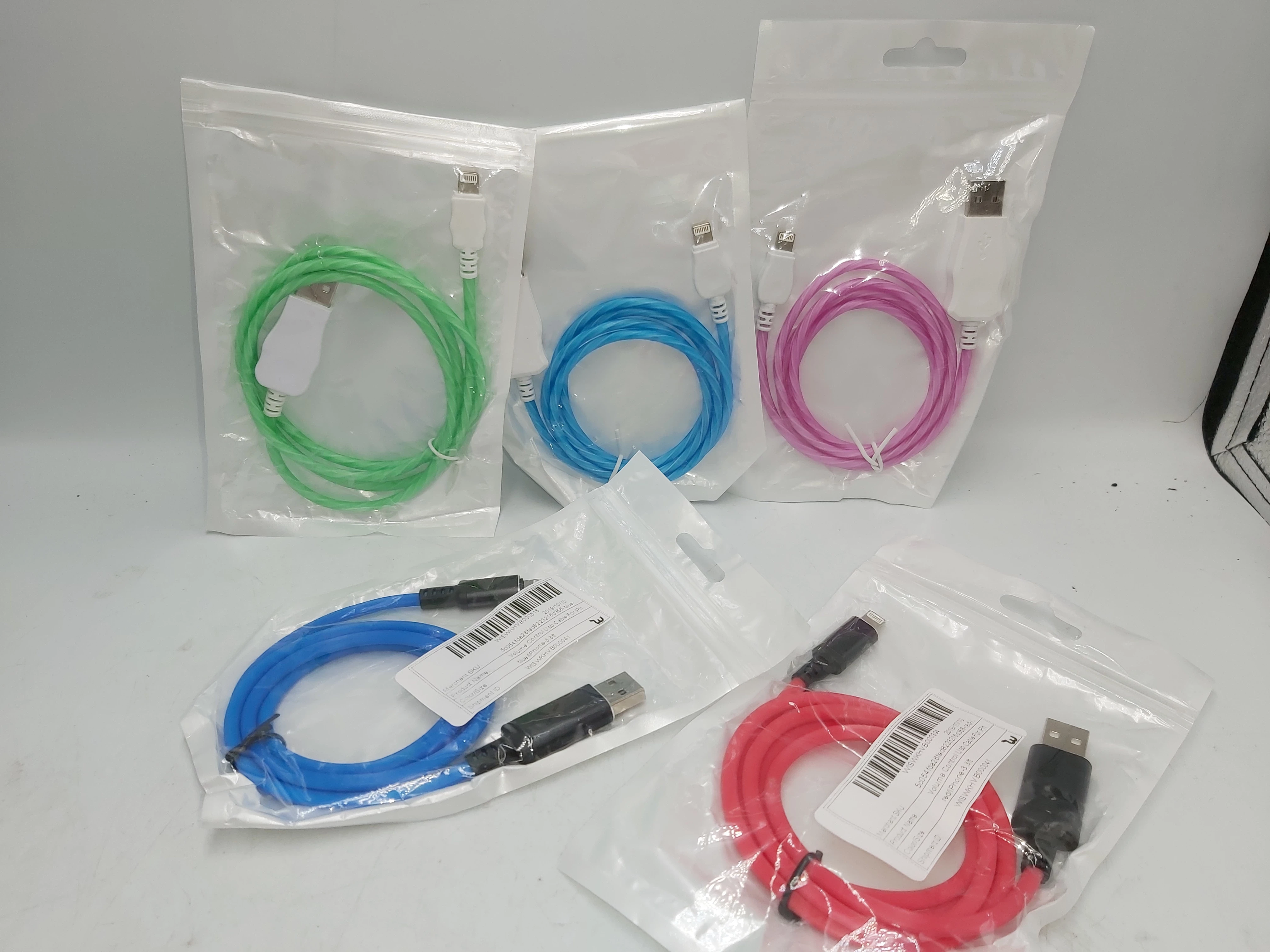 kabel-usb-na-iphone-lightning-rozne-kolory-slowackiego-17-katowice