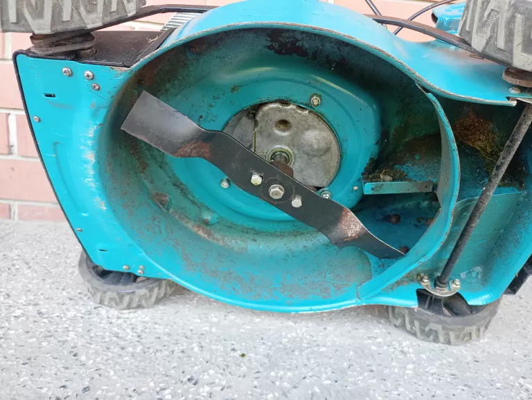 KOSIARKA SPALINOWA MAKITA PLM4110 USZKODZONA