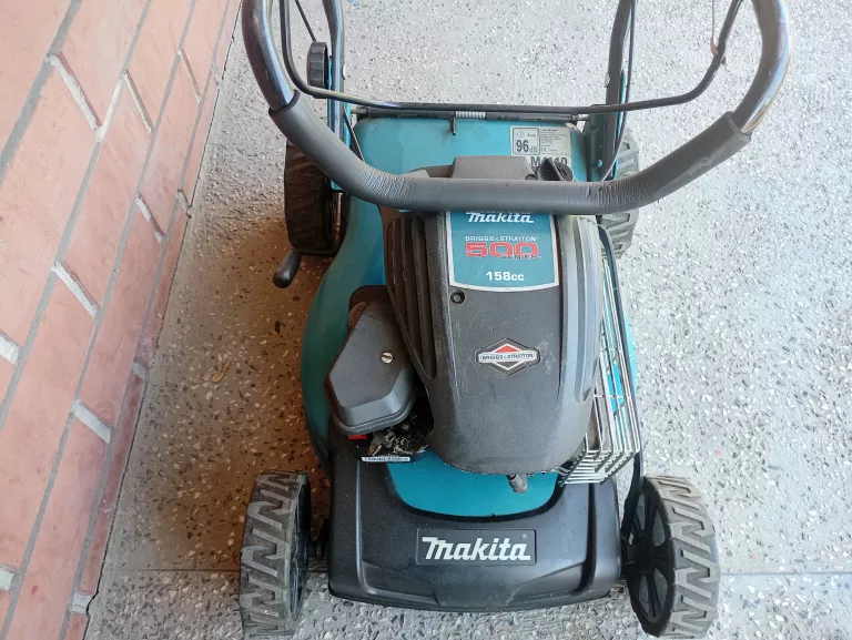 KOSIARKA SPALINOWA MAKITA PLM4110 USZKODZONA