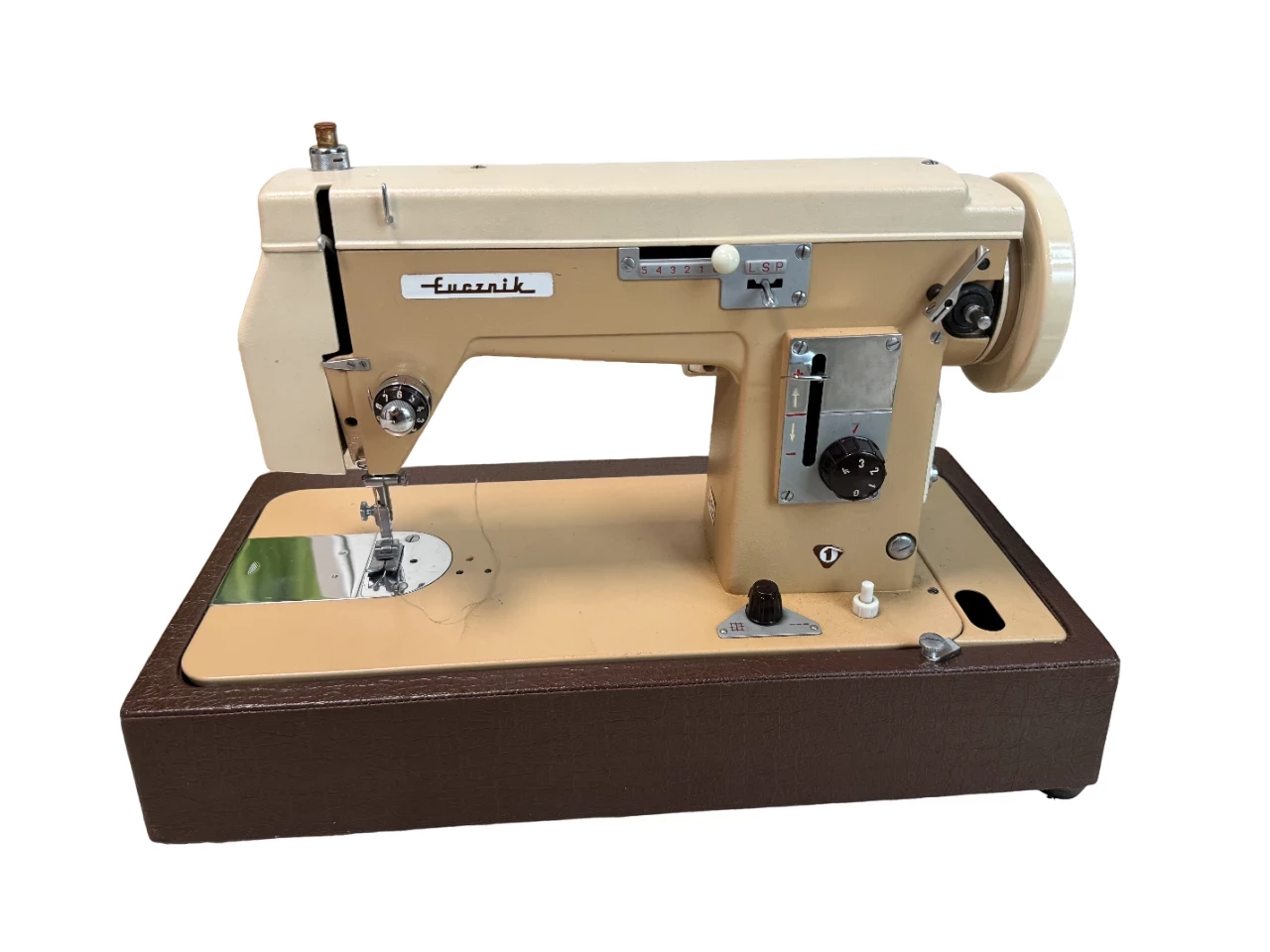 maszyna-do-szycia-lucznik-432-silnik-tur-2-walizka-liczba-sciegow-2
