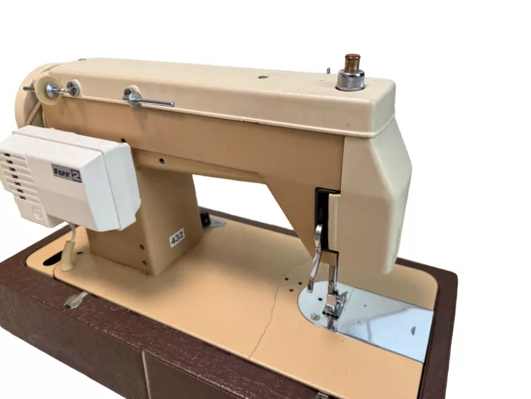 maszyna-do-szycia-lucznik-432-silnik-tur-2-walizka-marka-lucznik