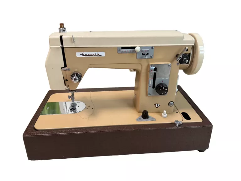 maszyna-do-szycia-lucznik-432-silnik-tur-2-walizka-liczba-sciegow-2
