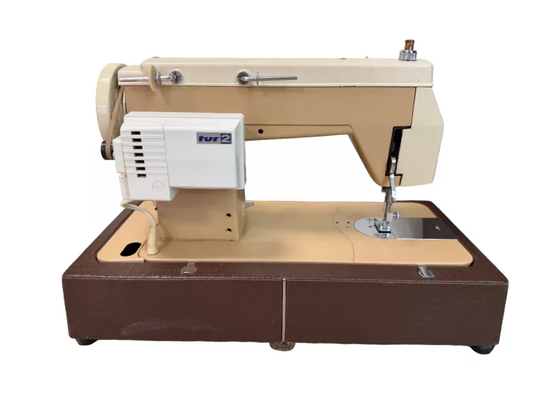 maszyna-do-szycia-lucznik-432-silnik-tur-2-walizka-kolor-dominujacy-bezowybrazowy