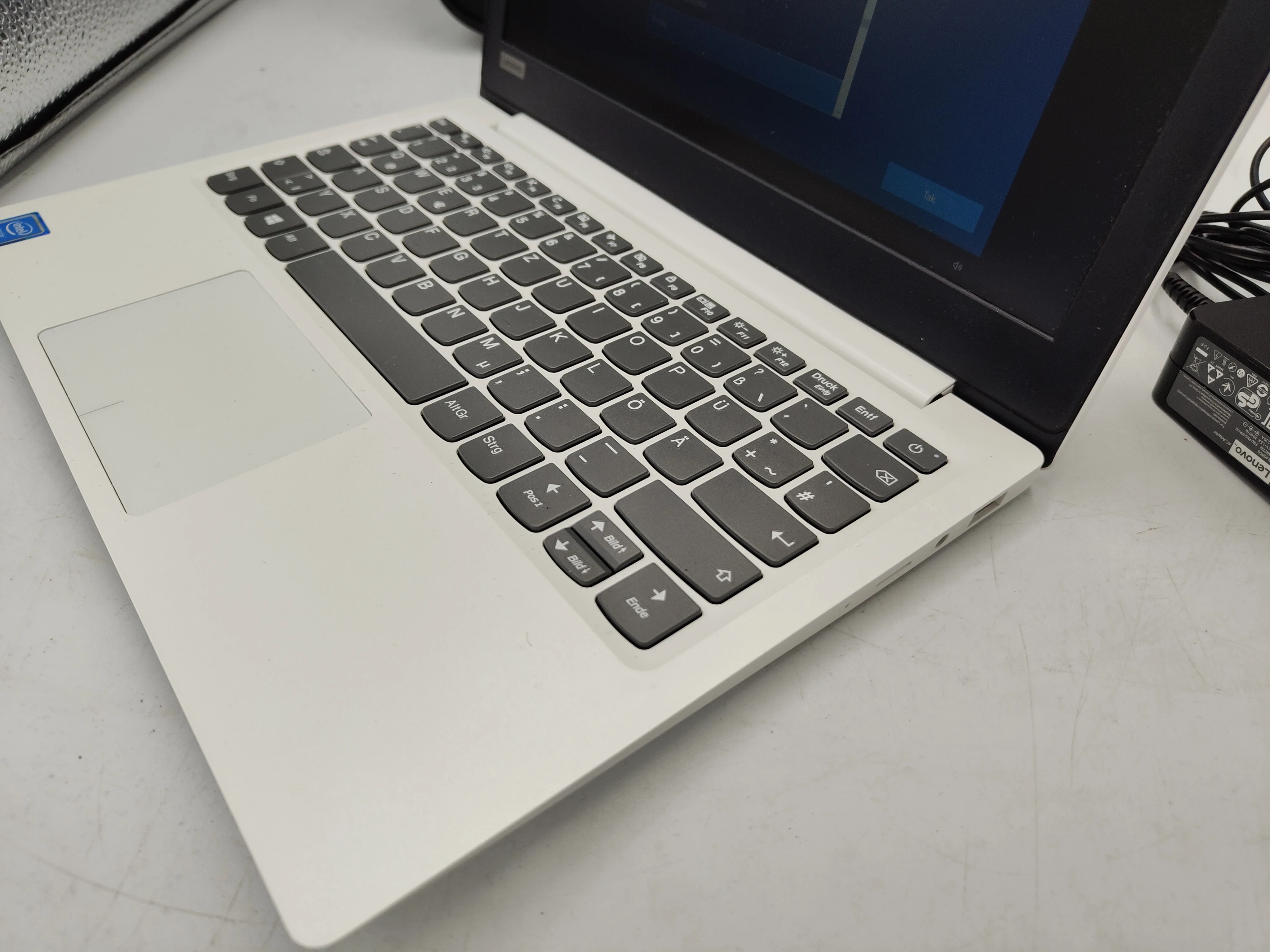 laptop-lenovo-ideapad-120s-11iap-116-2-gb-32-gb-n3350-rozdzielczosc-px-1366-x-768