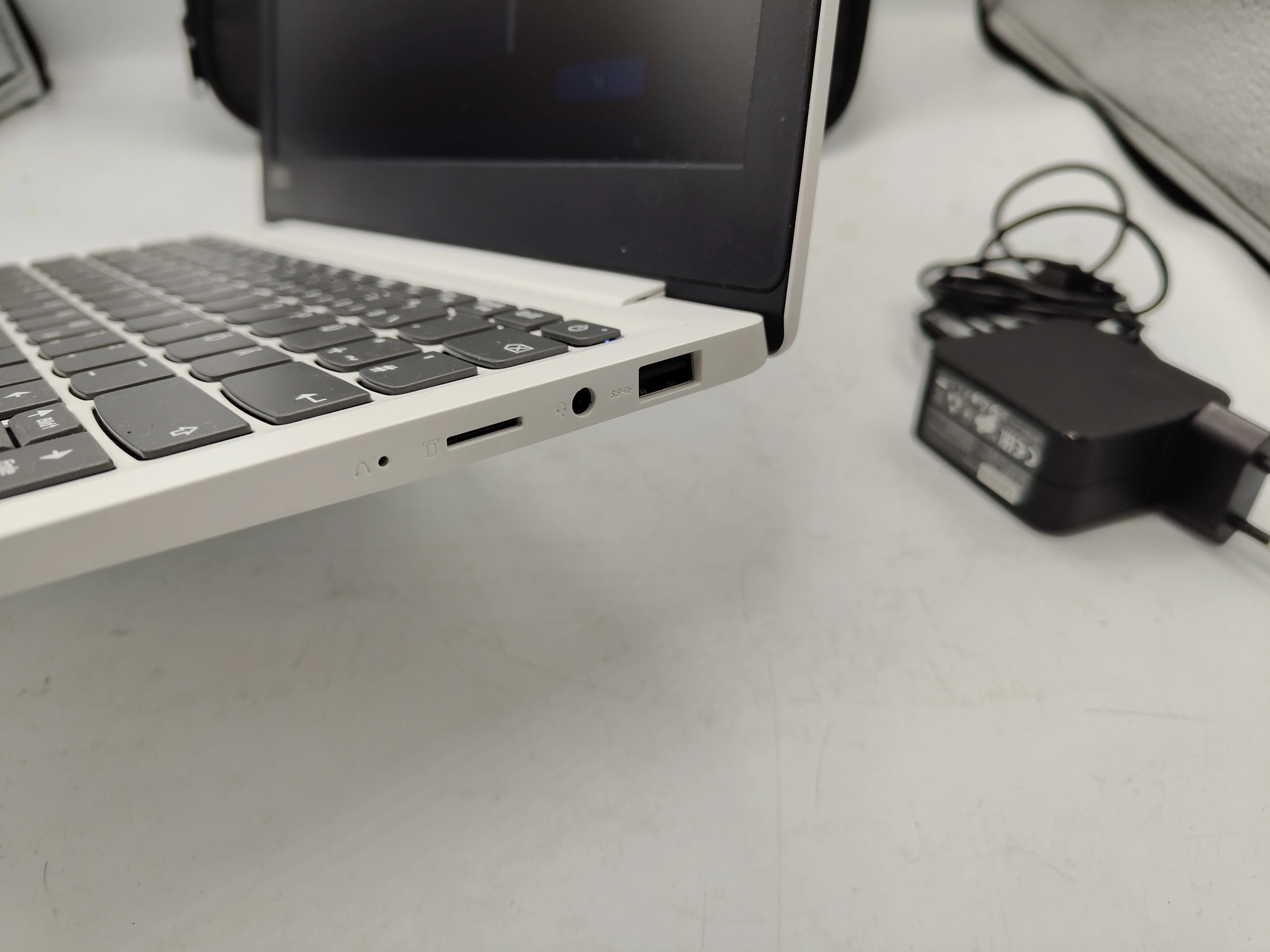 laptop-lenovo-ideapad-120s-11iap-116-2-gb-32-gb-n3350-seria-procesora-intel-celeron