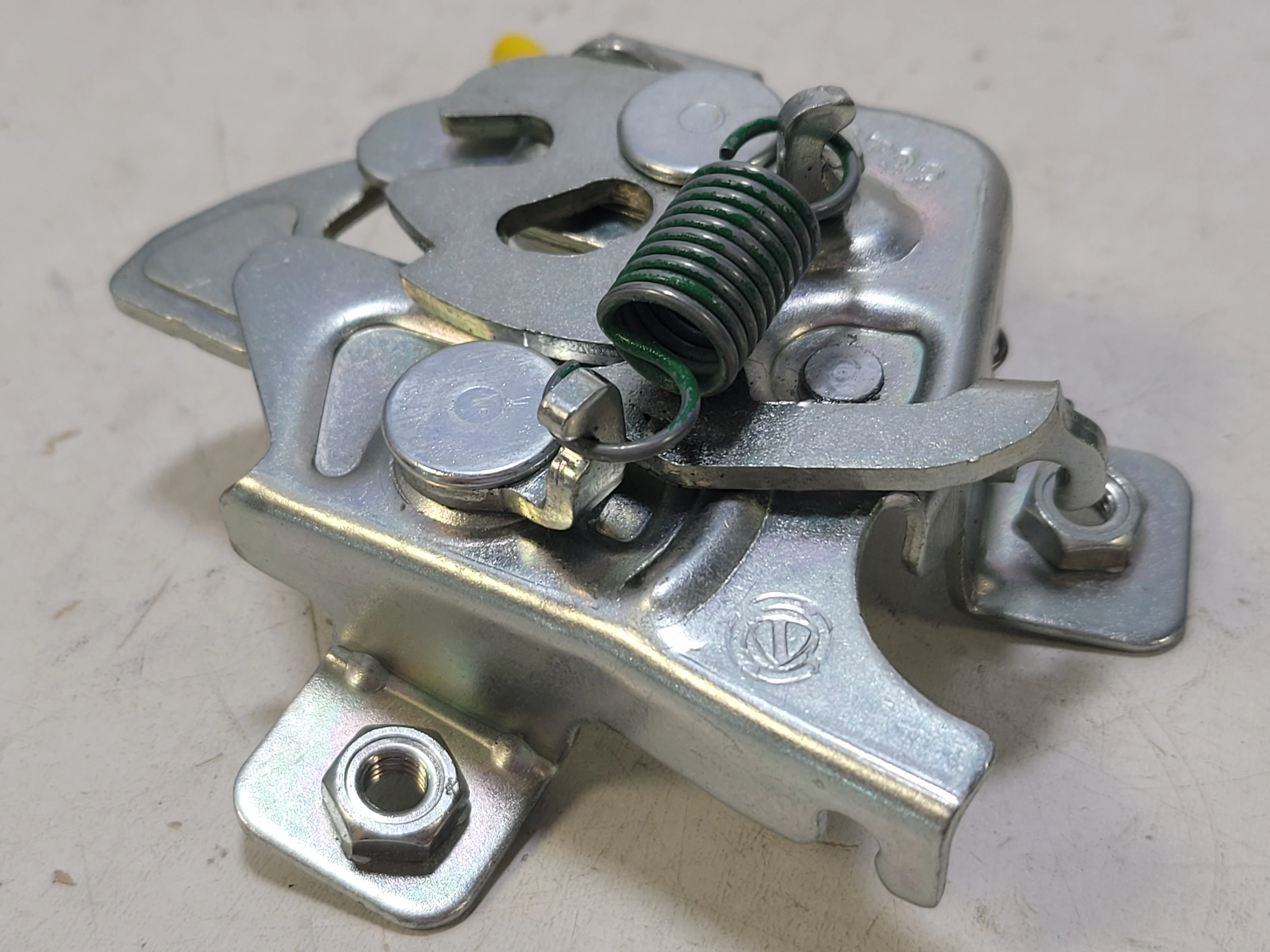 zamek-do-drzwi-b732-liczba-kluczy-w-zestawie-brak