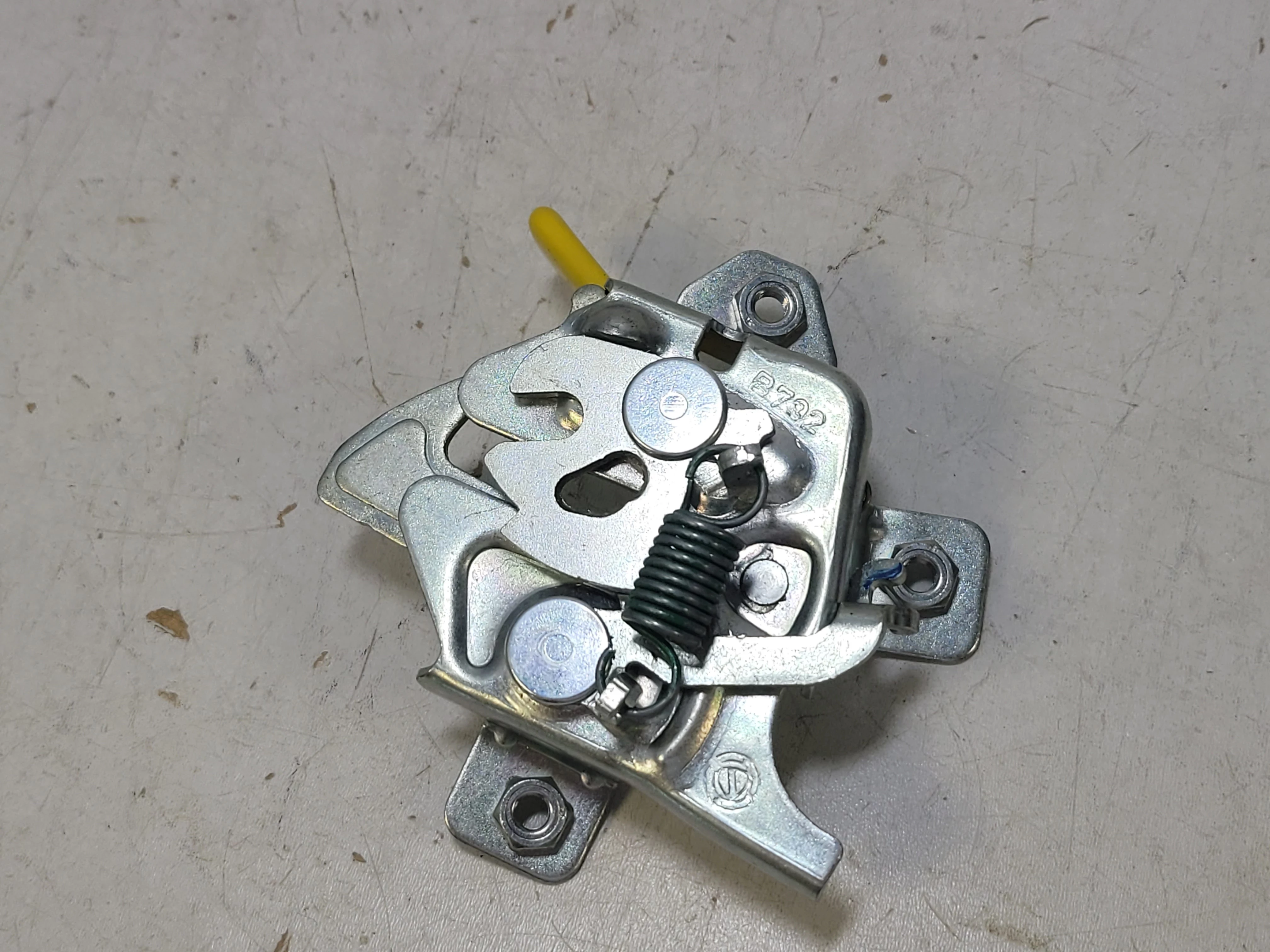 zamek-do-drzwi-b732-marka-inna