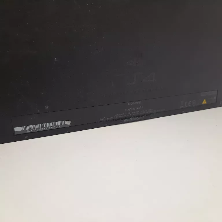 KONSOLA PLAYSTATION 4