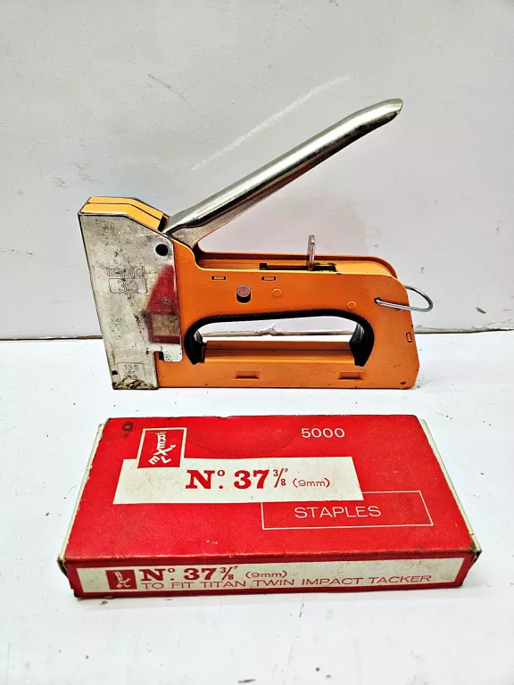 TACER / ZSZYWACZ RAPID 33 + ZSZYWKI