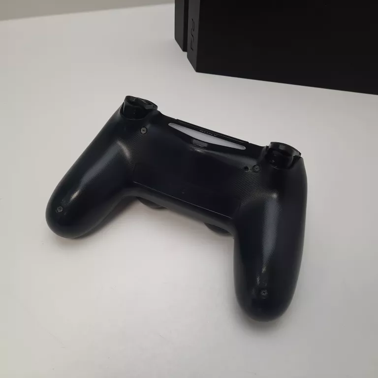 KONSOLA PLAYSTATION 4