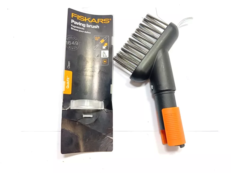 FISKARS SZCZOTKA DO CHODNIKA QUIKFIT 1000657