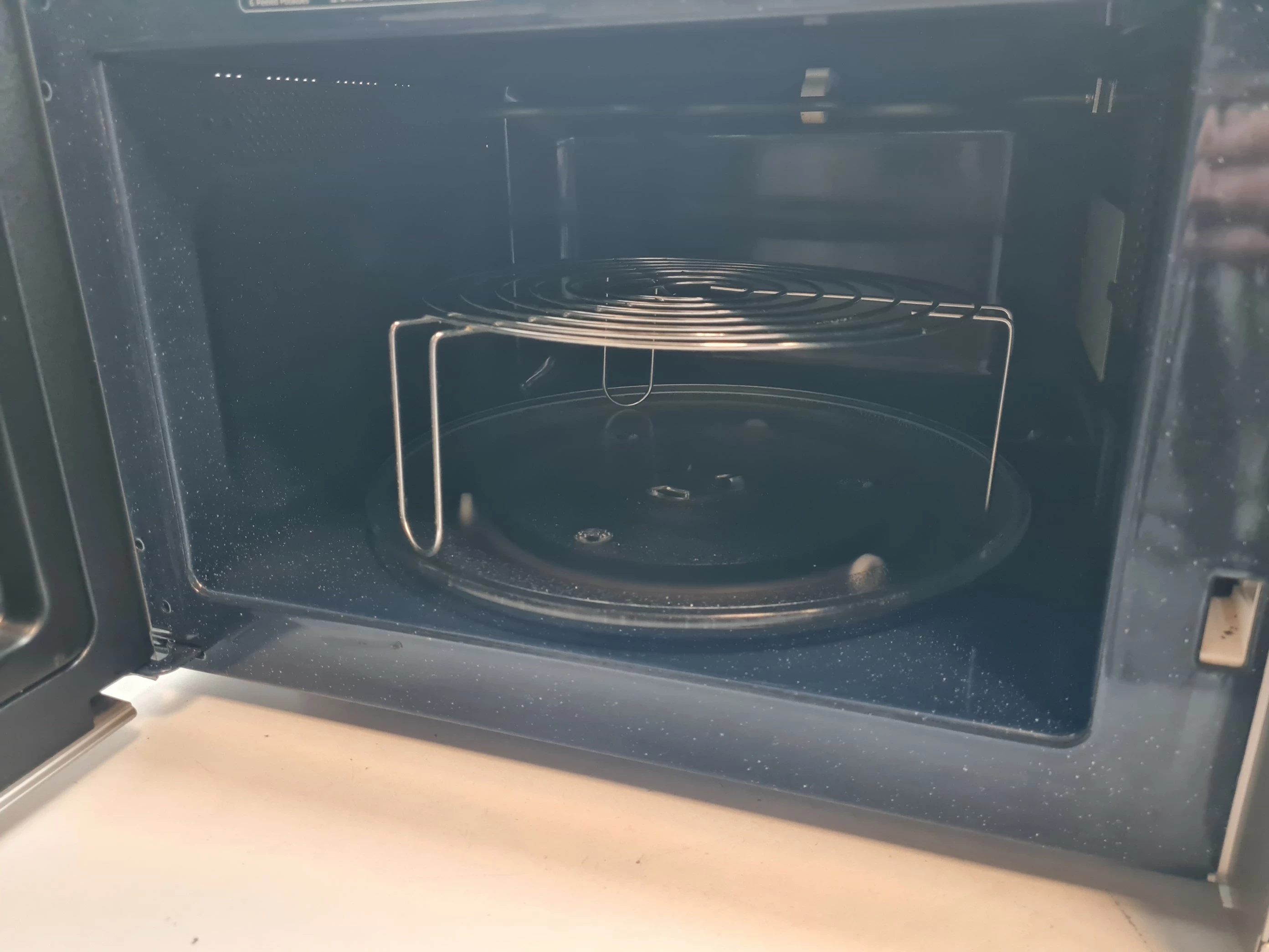 mikrofalowka-samsung-mg23j5133at-stan-uzywany