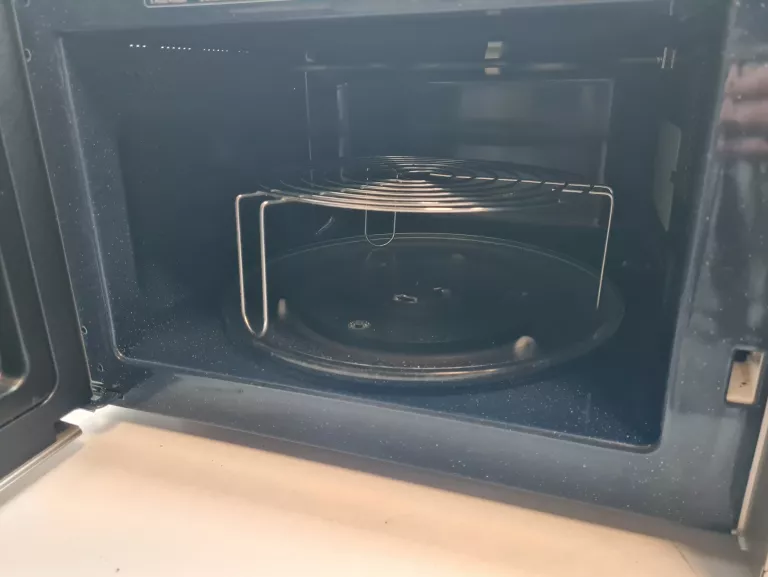 mikrofalowka-samsung-mg23j5133at-stan-uzywany