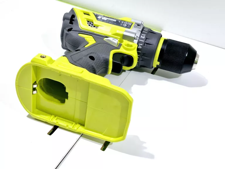 AKUMULATOROWA WIERTARKO-WKRĘTARKA Z UDAROWA RYOBI R18PD7 SUPER STAN