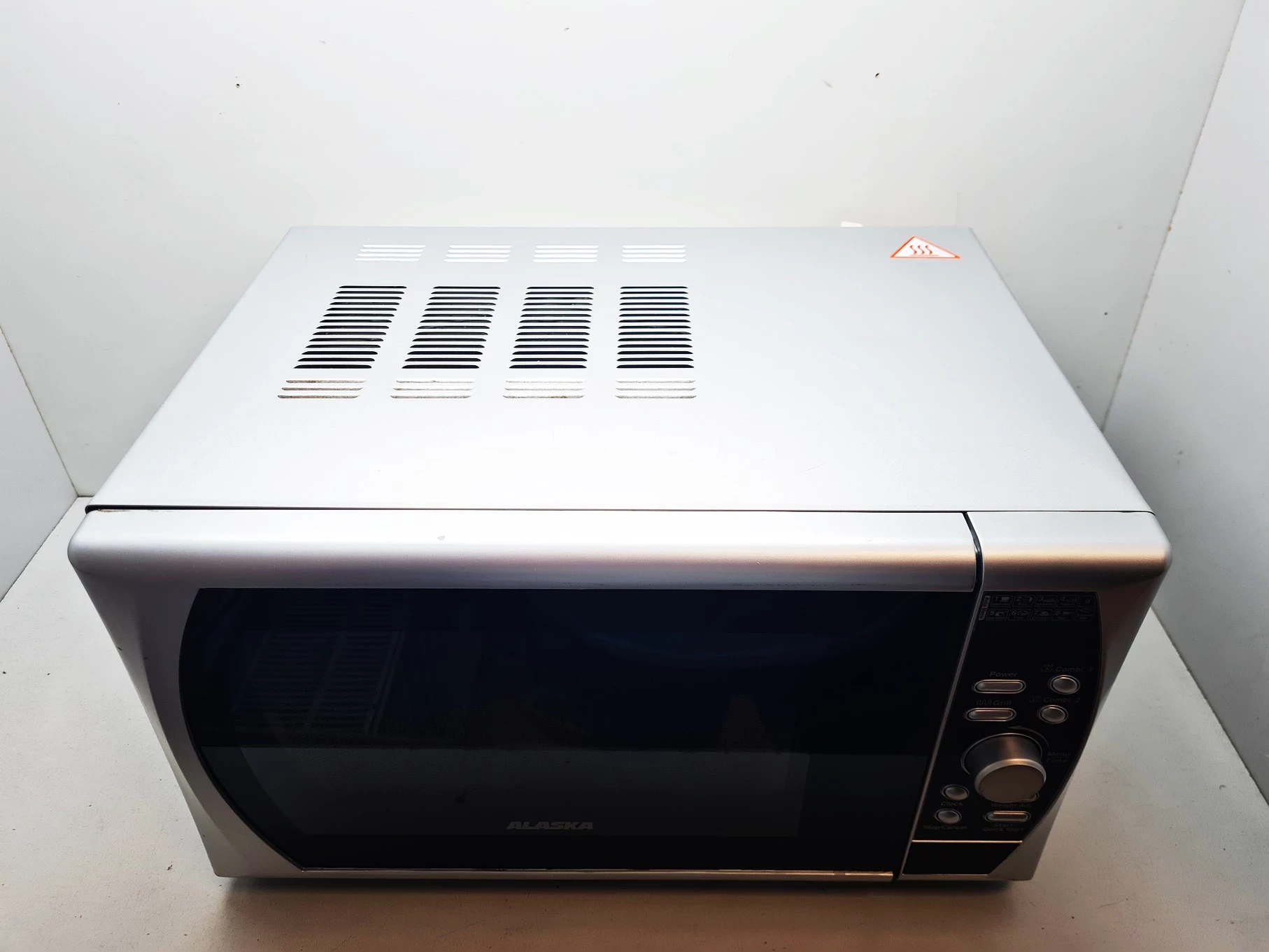 mikrofalowka-alaska-mwd2820g-kolor-dominujacy-srebrnyszary