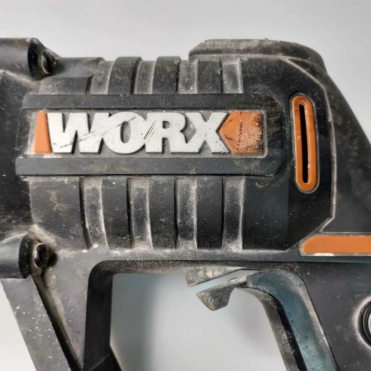 mlotowiertarka-worx-wx332-energia-udaru-250