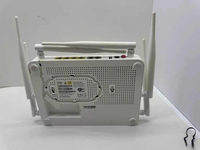 ROUTER ZTE ZXHN F680 KOMPLET