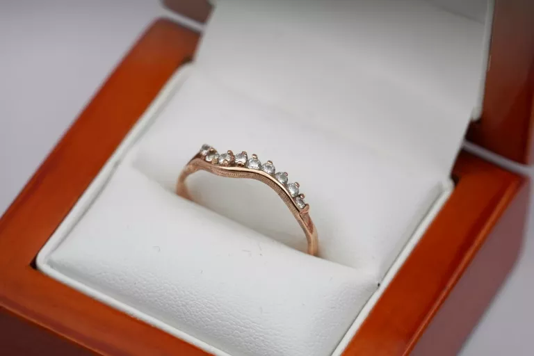 zloty-pierscionek-z-cyrkoniami-585-14k-r21-200g-stan-uzywany