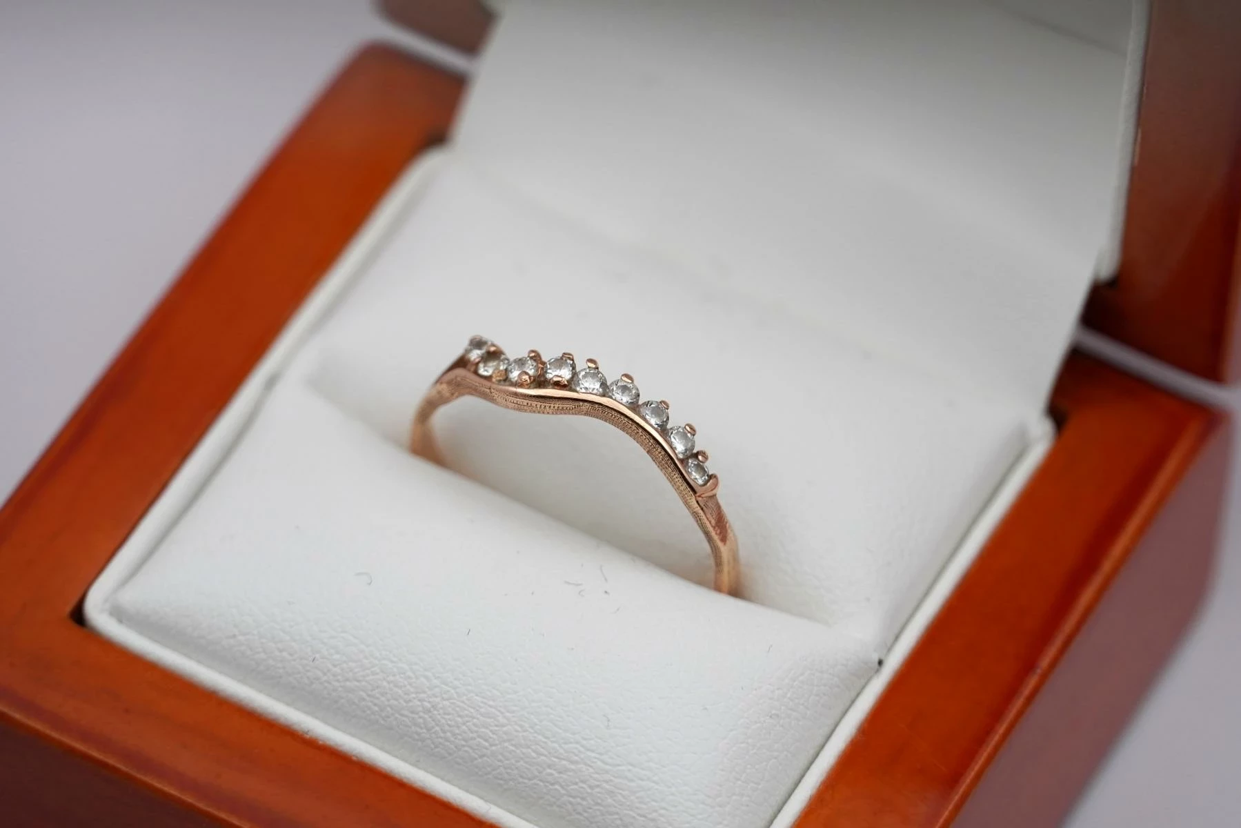 zloty-pierscionek-z-cyrkoniami-585-14k-r21-200g-stan-uzywany