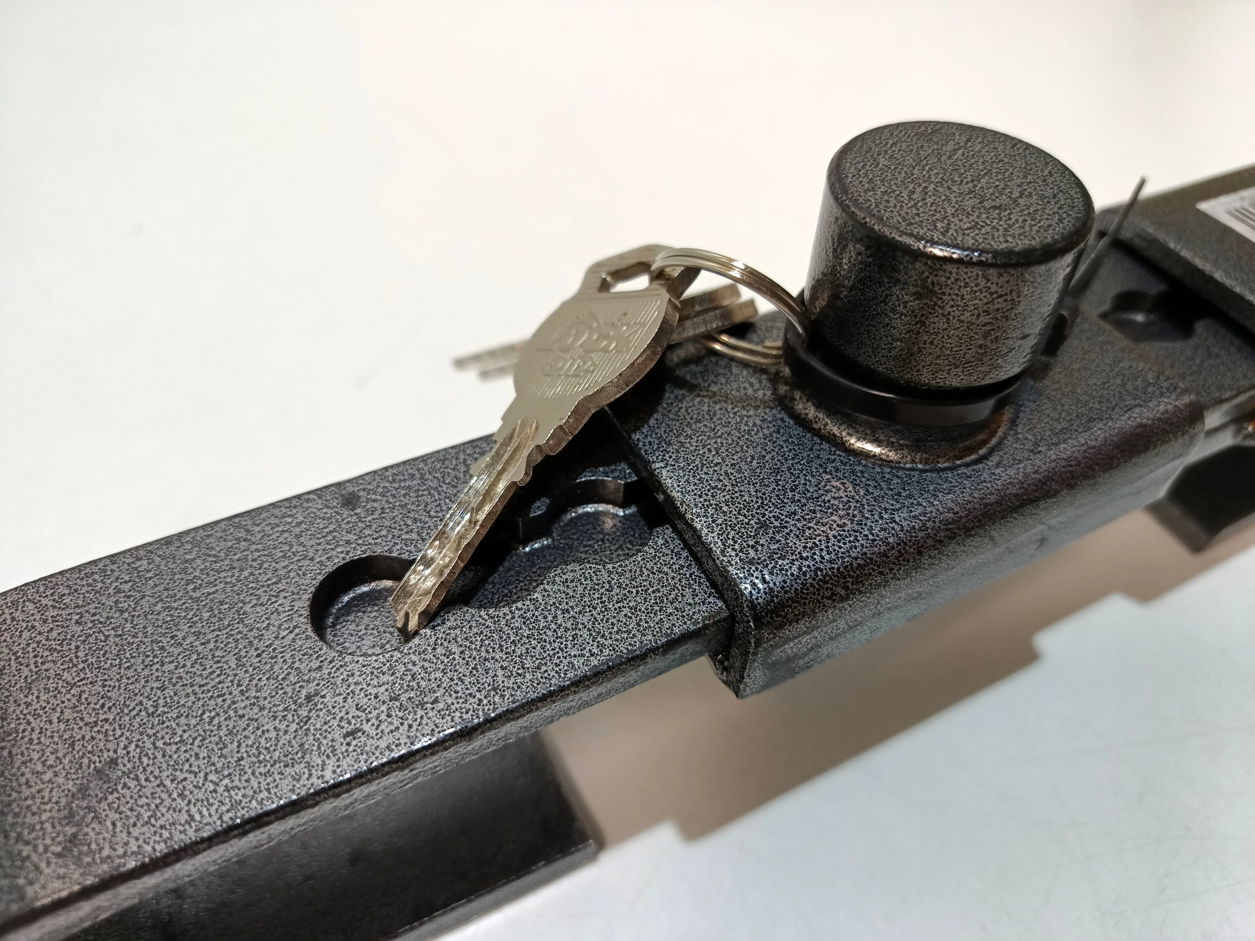 blokada-zamkniecie-sztaba-chlodni-kontenera-tir-typ-samochodu-samochody-ciezarowe