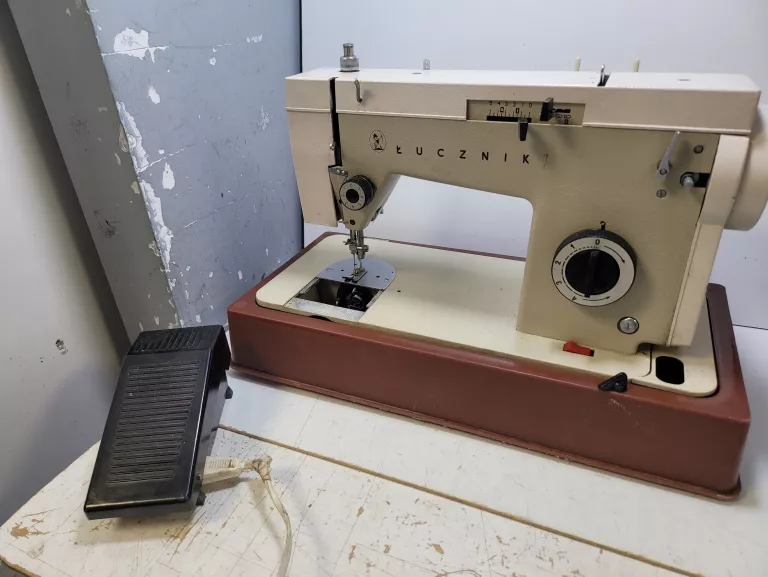 MASZYNA DO SZYCIA ŁUCZNIK TUR 2 +PEDAL