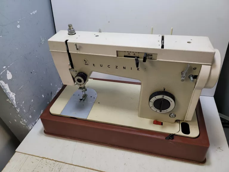 MASZYNA DO SZYCIA ŁUCZNIK TUR 2 +PEDAL