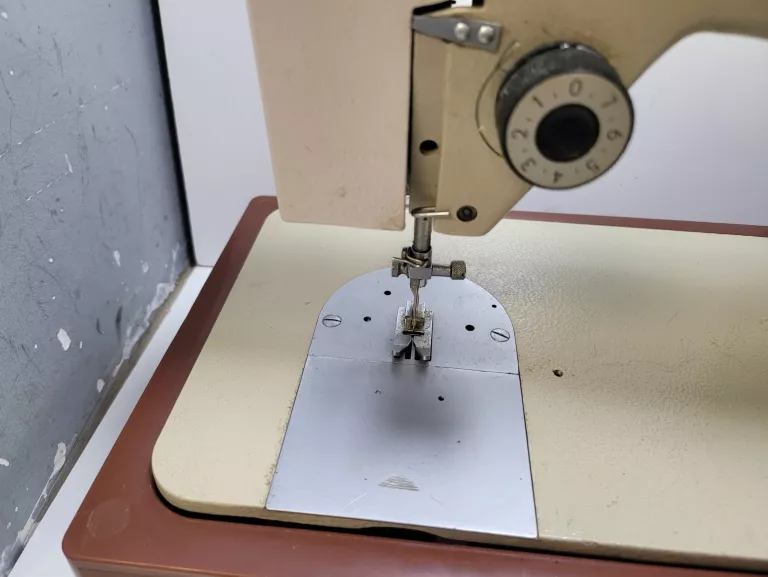 MASZYNA DO SZYCIA ŁUCZNIK TUR 2 +PEDAL